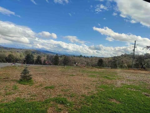 Rolling Oaks Ranch - Private Lake & Working Farm House in Bootjack