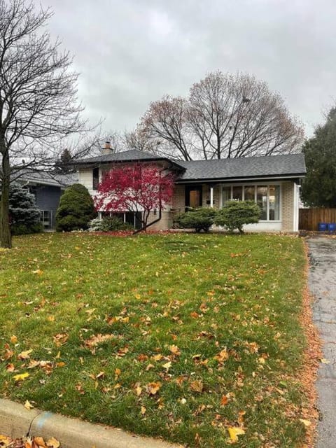 3 Bdr Bungalow in Burlington Apartment in Burlington