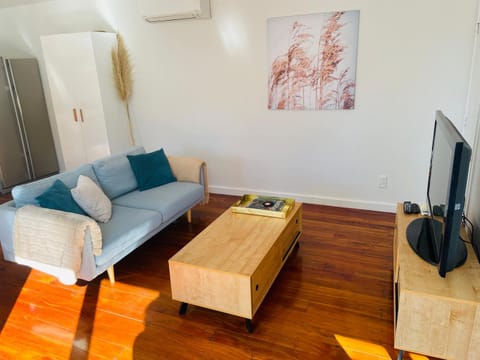Sunny Modern Cottage - Close to Airport House in Napier