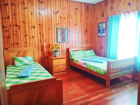 Rustic Rooms at an American-Style Cabin - CARL INN Inn in Cordillera Administrative Region