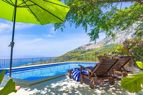 Pool view, Sea view, Swimming pool, sunbed