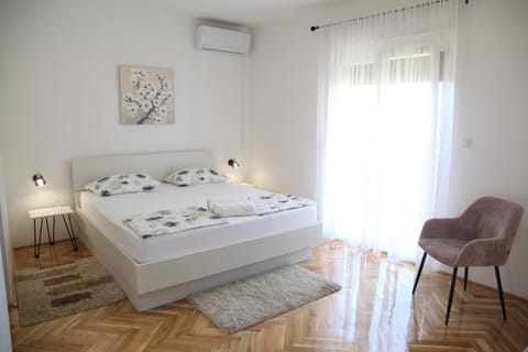 Bed, Bedroom, air conditioner