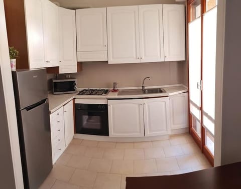 Kitchen or kitchenette, dishwasher, microwave, oven, pet friendly, stove