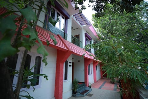 Property building, Day, Garden, Garden view