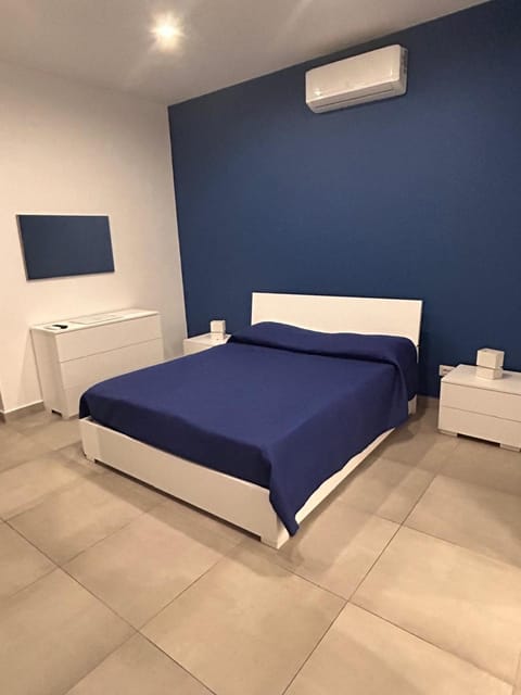 Bed, Photo of the whole room, Bedroom, air conditioner