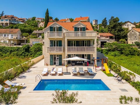 Ferienhaus für 16 Personen in Splitska, Dalmatien House in Split-Dalmatia County