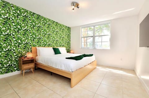 2 Luxury Bedrooms at Yacht Club de Aventura Condo in Sunny Isles Beach