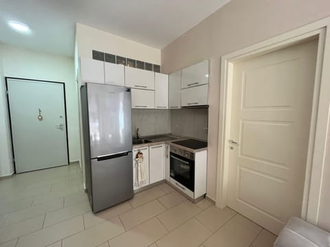 Kitchen or kitchenette, oven