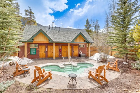 Keystone Gem with Hot Tubs and Pool - 1 Mi to Slopes! House in Keystone