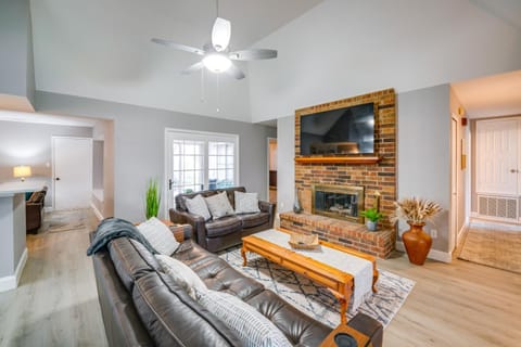 Cozy Carrollton Cottage with Fire Pit and Gas Grill! Maison in Carrollton