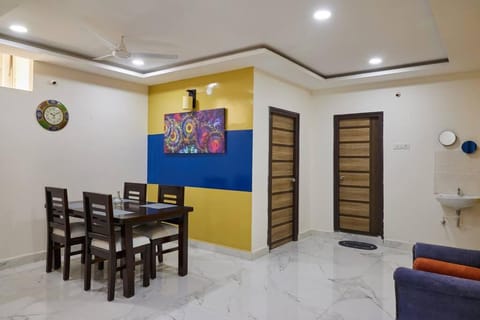 Delightful 3 Bed holiday home with AC Near US Embassy, Gachibowli Apartment in Hyderabad