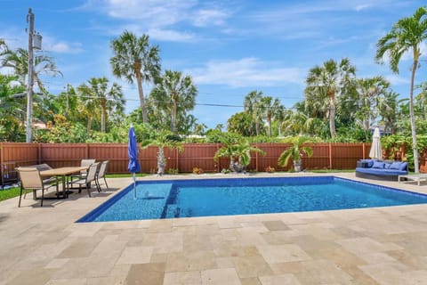 Tradewinds Ultimate Delray Beach Lifestyle 3BR2BA Home with Heated Pool House in Gulf Stream