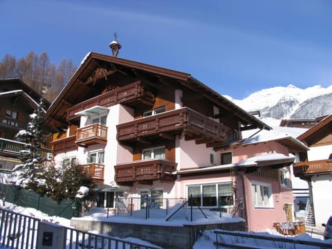 Property building, Facade/entrance, Winter