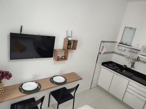 TV and multimedia, Kitchen or kitchenette, Dining area, stove