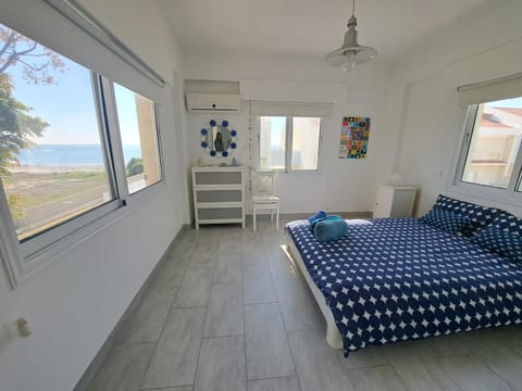 Bed, Natural landscape, Photo of the whole room, Bedroom, Sea view