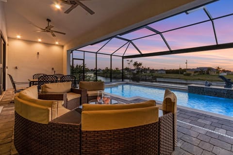 Gulf Access, Heated Saltwater Pool, Kayaks - Villa Sunset Lagoon House in Cape Coral