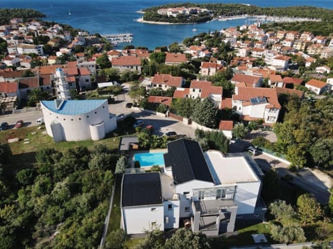 Ferienhaus mit Privatpool für 12 Personen ca 230 qm in Pjescana Uvala, Istrien Istrische Riviera House in Pula