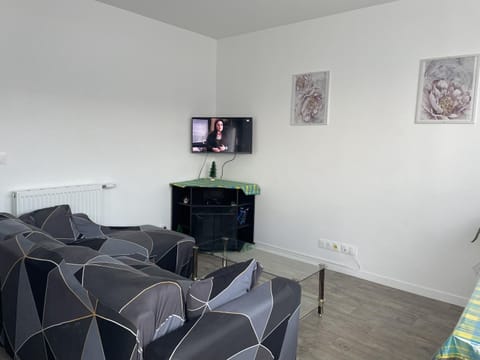 Communal lounge/ TV room, Living room, Seating area