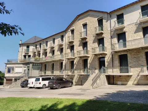 2 pièces 30m2 et Balcon vue montagne Villa Saint Paul WIFI Location à la semaine du samedi au samedi Eigentumswohnung in Font Romeu
