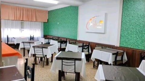 Restaurant/places to eat, Banquet/Function facilities