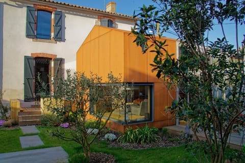 Property building, Day, Garden, Garden view