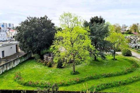 Yellow Currie : T3 avec terrasse et vue sur parc Apartment in Rezé