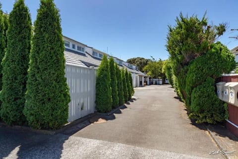 A modern 2 bedroom with private backyard, kitchen. House in Lower Hutt
