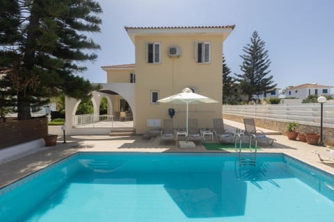 Moderne Ferienvilla für 11 Personen House in Paralimni