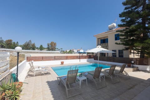 Moderne Ferienvilla für 11 Personen House in Paralimni