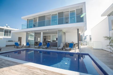 Schönes Ferienhaus Olivine für 11 Personen House in Protaras