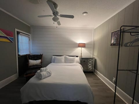 Photo of the whole room, Bedroom