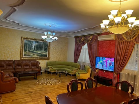 Luxury villa 8 bedrooms Chalet in Baku