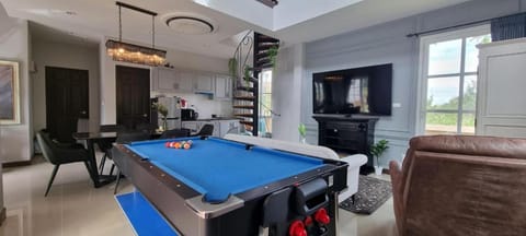 Game Room, Living room