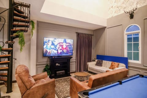 TV and multimedia, Living room, Seating area