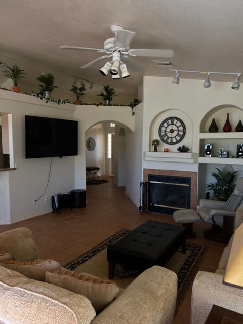 Sunset Oasis House in Fort Mohave