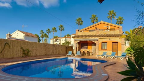 Charmantes Ferienhaus mit Grill und Schwimmingpool House in Alhaurín el Grande