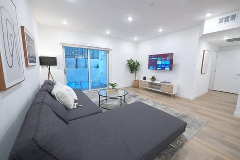 Bed, TV and multimedia, Living room, Seating area