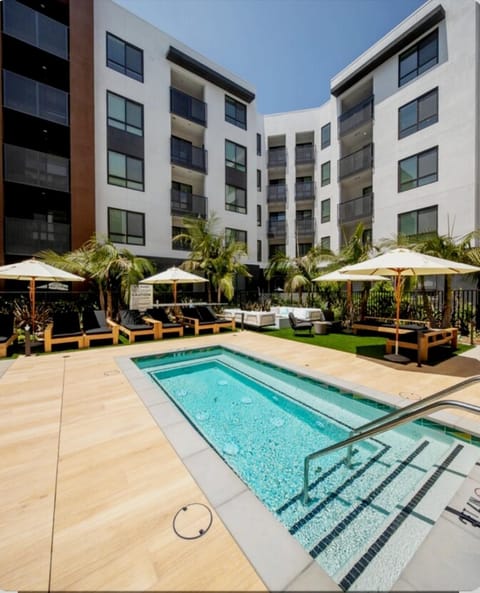 Disney, Knott's, 1bed 1bath, Pool, Hottub, Wi-fi Apartment in Stanton