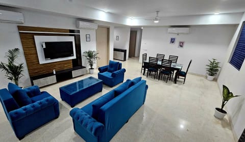 Communal lounge/ TV room, TV and multimedia, Living room, Seating area, air conditioner