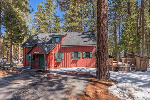 Central & Cozy Tahoe Cabin for 8 Private Hot Tub 5 Min. Walk to Lake House in Tahoe Vista