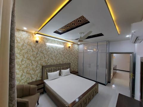 Bed, Photo of the whole room, wardrobe, air conditioner