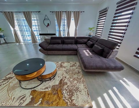 Appartement meublé deux chambres salon Condo in Lomé