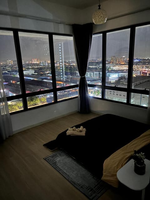 Bed, View (from property/room), Photo of the whole room, Bedroom, City view