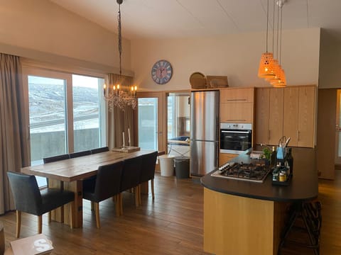 Private cottage, elegance & amazing view House in Akureyri