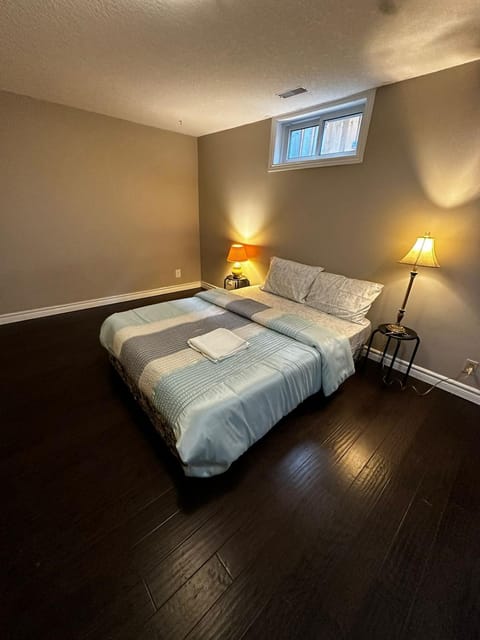 Deluxe Room Close to Restaurants, Plaza, Shopping, Gym & Colleges K1 Alquiler vacacional in Kitchener