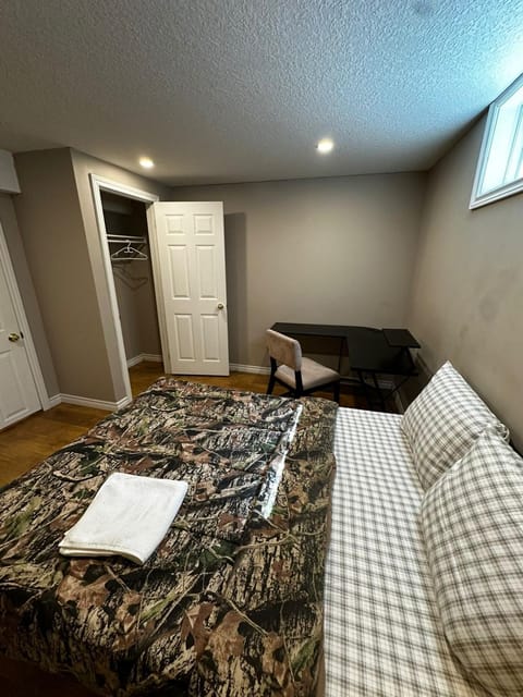 Budget Stay in Kitchener- Near Town Centre- Food, Shopping, Transit Vacation rental in Kitchener