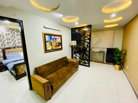 103-NEXT INN Tailored to your Highest Standards Appartamento in Lahore