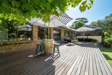The Grape Escape Location and style on Shiraz Trail House in McLaren Vale