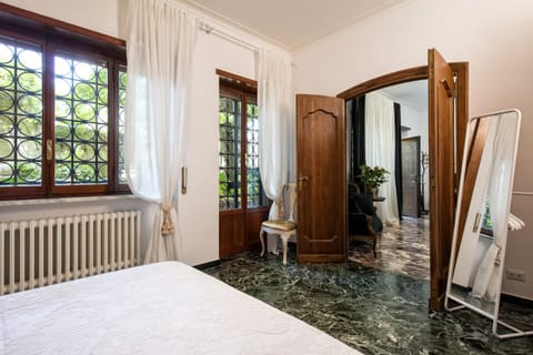 Photo of the whole room, Decorative detail, Bedroom