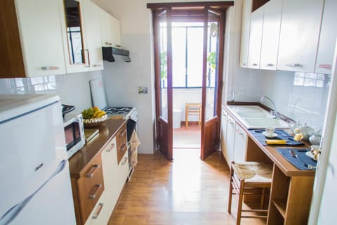 Coffee/tea facilities, View (from property/room), Kitchen or kitchenette, Photo of the whole room